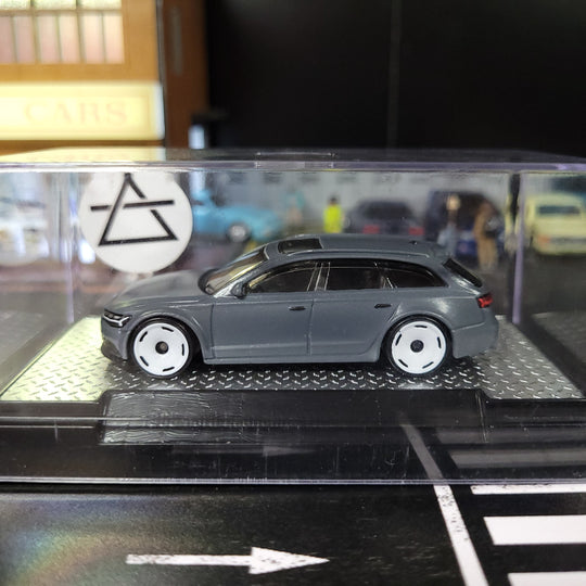 1:64 2017 Audi RS6 Avant